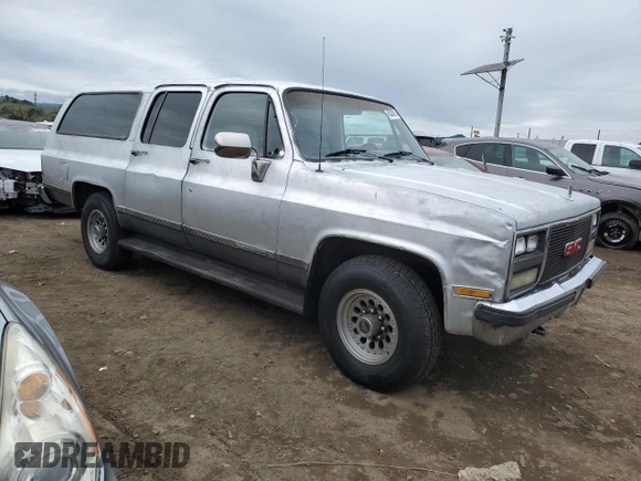 1990 GMC Suburban z VIN 1GKGR26N7LF537148, wystawiony jako Copart lot #45388815 z przebiegiem 265 951 mil mil oraz Czysty tytuł • Clean title. Historia ofert i sprzedaży dostępna na DreamBid. Obrazek 4.