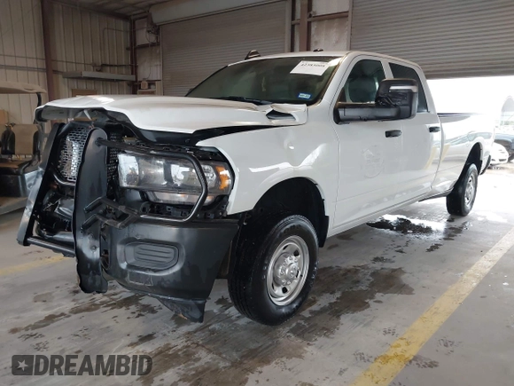 2023 Ram 2500 Tradesman z VIN 3C6UR5HJ0PG610057, wystawiony jako IAAI lot #42385008 z przebiegiem 21 105 mil mil oraz . Historia ofert i sprzedaży dostępna na DreamBid. Obrazek 2.