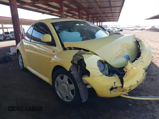 1999 Volkswagen Beetle GLS z VIN 3VWCA21C7XM472490, wystawiony jako IAAI lot #42347430 z przebiegiem 157 911 mil mil oraz . Historia ofert i sprzedaży dostępna na DreamBid. Obrazek 1.