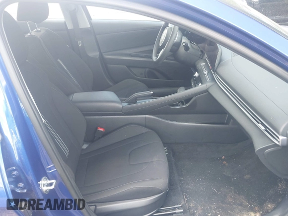 2024 Hyundai Elantra SEL with VIN KMHLM4DG4RU650273, listed as a IAAI auction lot 42192319 with 24,721 mi miles and . Bid and sale history available at DreamBid. Image 5.