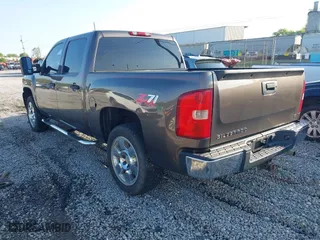 2007 Chevrolet Silverado 1500 LT w/2LT with VIN 2GCEK13M671524630, listed as a IAAI auction lot 41978362 with 243,905 mi miles. Bid and sale history available at carsss.com. Image 3.