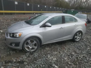 2014 Chevrolet Sonic LTZ z VIN 1G1JE5SB4E4201684, wystawiony jako Copart lot #43089345 z przebiegiem 161 948 mil mil oraz Szkoda całkowita • Salvage title. Historia ofert i sprzedaży dostępna na DreamBid. Obrazek 1.
