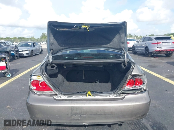 2006 Toyota Camry STD z VIN 4T1BE32K96U719755, wystawiony jako IAAI lot #42484020 z przebiegiem 155 910 mil mil oraz . Historia ofert i sprzedaży dostępna na DreamBid. Obrazek 6.