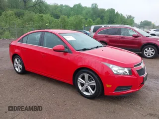 2014 Chevrolet Cruze 2LT z VIN 1G1PE5SB5E7379810, wystawiony jako IAAI lot #42325371 z przebiegiem 124 939 mil mil oraz . Historia ofert i sprzedaży dostępna na DreamBid. Obrazek 1.
