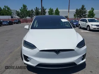 2016 Tesla Model X 70D z VIN 5YJXCAE29GF002170, wystawiony jako IAAI lot #42334842 z przebiegiem 119 104 mil mil oraz . Historia ofert i sprzedaży dostępna na DreamBid. Obrazek 13.