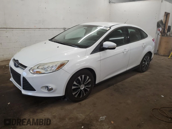 2012 Ford Focus SE with VIN 1FAHP3F23CL236482, listed as a Copart auction lot 62279735 with 127,239 mi miles and Salvage title. Bid and sale history available at DreamBid. Image 1.