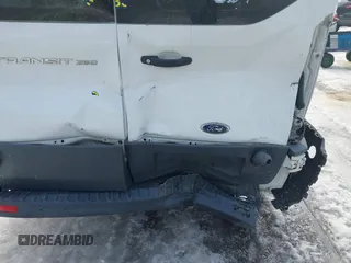 2018 Ford Transit Passenger XL z VIN 1FBZX2CMXJKA07321, wystawiony jako IAAI lot #41373858 z przebiegiem 197 135 mil mil oraz . Historia ofert i sprzedaży dostępna na DreamBid. Obrazek 18.