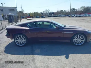 2005 Aston Martin DB9 z VIN SCFAD01A75GA01262, wystawiony jako IAAI lot #41937486 z przebiegiem 35 538 mil mil oraz . Historia ofert i sprzedaży dostępna na DreamBid. Obrazek 13.