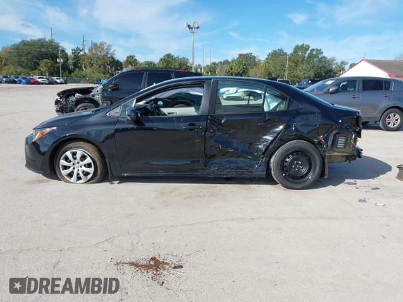 2025 Toyota Corolla LE z VIN 5YFB4MDEXSP261655, wystawiony jako IAAI lot #41429161 z przebiegiem 9 872 mil mil oraz . Historia ofert i sprzedaży dostępna na DreamBid. Obrazek 15.