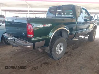 1999 Ford F-250 XL with VIN 1FTNX21S1XEB11876, listed as a IAAI auction lot 42445236 with 211,994 mi miles and . Bid and sale history available at DreamBid. Image 4.