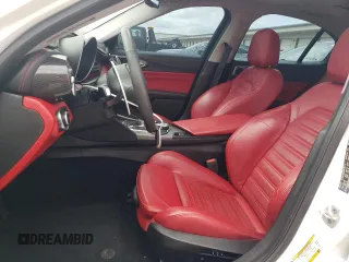 2017 Alfa Romeo Giulia Ti z VIN ZARFAECN1H7549601, wystawiony jako Copart lot #50338745 z przebiegiem 29 940 mil mil oraz Szkody całkowita. Historia ofert i sprzedaży dostępna na DreamBid. Obrazek 7.