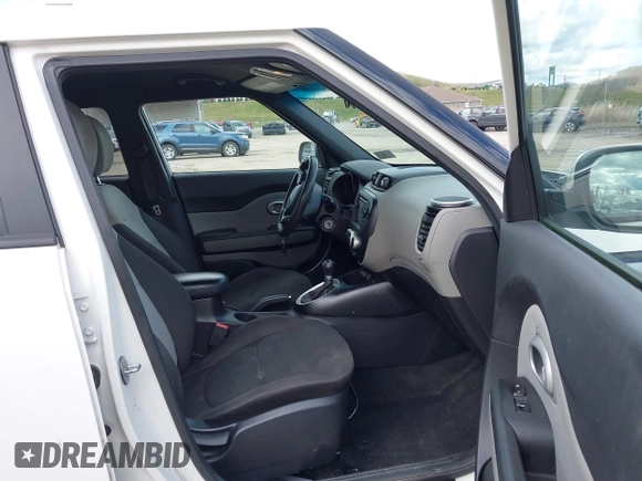 2016 Kia Soul with VIN KNDJN2A27G7259989, listed as a IAAI auction lot 39006527 with 106,751 mi miles. Bid and sale history available at carsss.com. Image 5.