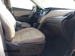 2017 Hyundai Santa Fe 2.4L z VIN 5XYZU3LB7HG438756, wystawiony jako IAAI lot #41480791 z przebiegiem 138 392 mil mil oraz . Historia ofert i sprzedaży dostępna na DreamBid. Obrazek 5.