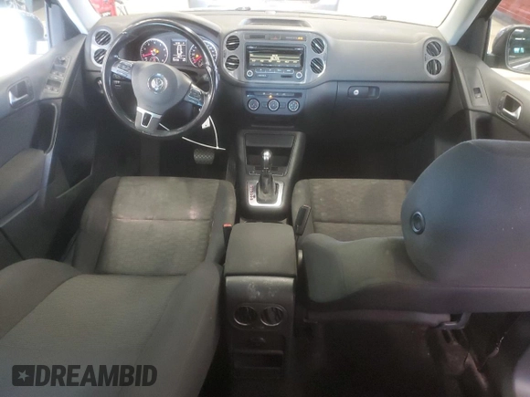 2013 Volkswagen Tiguan SE z VIN WVGBV3AX7DW613495, wystawiony jako Copart lot #59922995 z przebiegiem 224 725 mil mil oraz Czysty tytuł • Clean title. Historia ofert i sprzedaży dostępna na DreamBid. Obrazek 8.