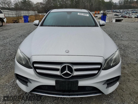2017 Mercedes-Benz E 300 Luxury with VIN WDDZF4KB3HA202449, listed as a Copart auction lot 43813855 with 57,911 mi miles and Salvage Title. Bid and sale history available at DreamBid. Image 5.