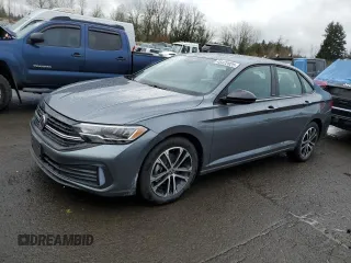 2024 Volkswagen Jetta Sport z VIN 3VWBM7BU2RM063520, wystawiony jako Copart lot #45422025 z przebiegiem 6 916 mil mil oraz Szkoda całkowita • Salvage title. Historia ofert i sprzedaży dostępna na DreamBid. Obrazek 1.
