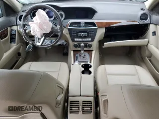 2013 Mercedes-Benz C 300 Sport z VIN WDDGF8AB3DR257916, wystawiony jako Copart lot #58555775 z przebiegiem Nie podano mil oraz Szkoda całkowita • Salvage title. Historia ofert i sprzedaży dostępna na DreamBid. Obrazek 8.