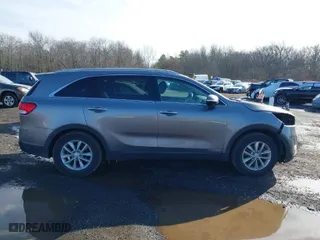 2016 Kia Sorento LX with VIN 5XYPGDA58GG110326, listed as a IAAI auction lot 41535179 with 95,843 mi miles. Bid and sale history available at carsss.com. Image 13.
