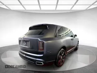 2020 Rolls-Royce Cullinan z VIN SLATV4C0XLU201XXX, wystawiony jako Copart lot #59246195 z przebiegiem 48 797 mil mil oraz Tytuł czysty. Historia ofert i sprzedaży dostępna na DreamBid. Obrazek 4.