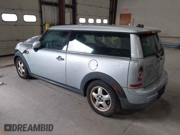 2011 MINI Clubman z VIN WMWZF3C56BT188312, wystawiony jako IAAI lot #41980882 z przebiegiem 143 669 mil mil oraz . Historia ofert i sprzedaży dostępna na DreamBid. Obrazek 3.