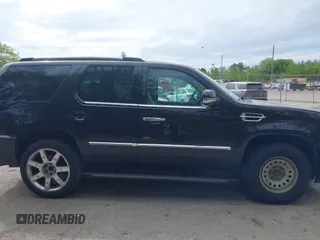 2009 Cadillac Escalade z VIN 1GYFK23269R124693, wystawiony jako IAAI lot #42242246 z przebiegiem 184 973 mil mil oraz . Historia ofert i sprzedaży dostępna na DreamBid. Obrazek 13.