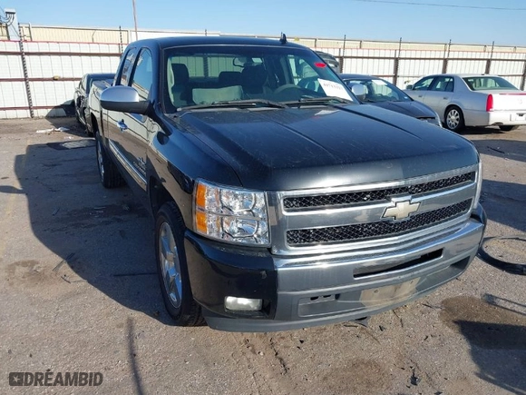 2011 Chevrolet Silverado 1500 LT with VIN 1GCRCSE00BZ327726, listed as a IAAI auction lot 41713327 with 228,435 mi miles. Bid and sale history available at carsss.com. Image 1.