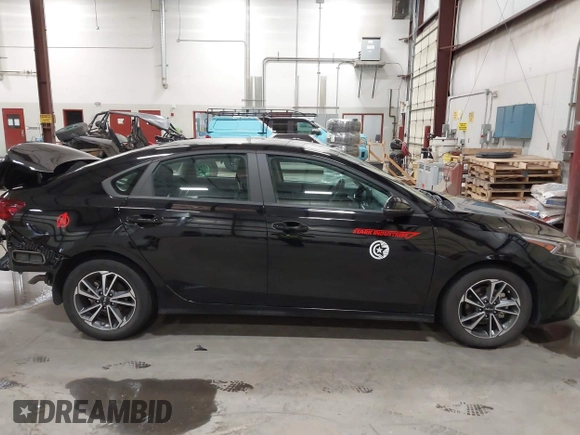 2023 Kia Forte LXS z VIN 3KPF24AD4PE646186, wystawiony jako IAAI lot #42137342 z przebiegiem 15 866 mil mil oraz . Historia ofert i sprzedaży dostępna na DreamBid. Obrazek 14.