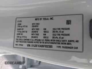 2025 Tesla Model 3 Long Range with VIN 5YJ3E1EA0SF932385, listed as a IAAI auction lot 41772613 with 1,683 mi miles and . Bid and sale history available at carsss.com. Image 9.