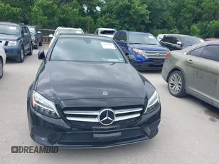 2019 Mercedes-Benz C 300 z VIN 55SWF8DB0KU307061, wystawiony jako IAAI lot #42143403 z przebiegiem Nie podano mil oraz . Historia ofert i sprzedaży dostępna na DreamBid. Obrazek 6.