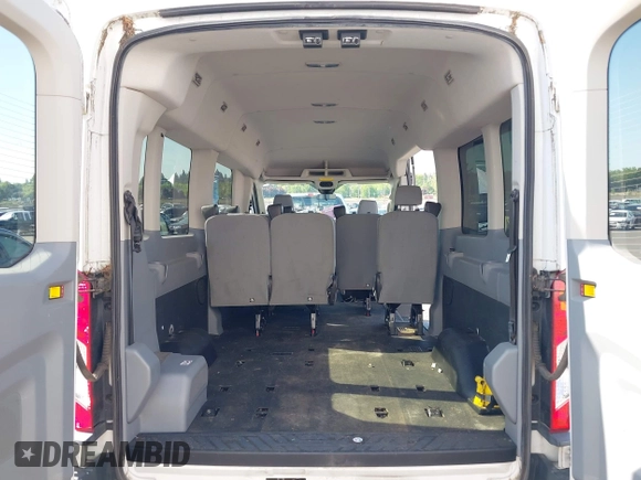 2015 Ford Transit Passenger XL z VIN 1FBAX2CG7FKA75719, wystawiony jako IAAI lot #42135118 z przebiegiem Nie podano mil oraz . Historia ofert i sprzedaży dostępna na DreamBid. Obrazek 17.