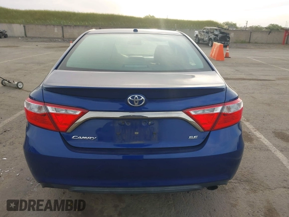 2015 Toyota Camry XLE with VIN 4T1BF1FK3FU938285, listed as a IAAI auction lot 42055997 with 140,636 mi miles. Bid and sale history available at carsss.com. Image 16.