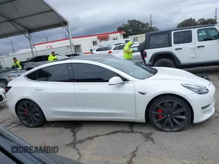 2020 Tesla Model 3 Performance z VIN 5YJ3E1EC4LF625109, wystawiony jako IAAI lot #41735149 z przebiegiem 95 010 mil mil oraz . Historia ofert i sprzedaży dostępna na DreamBid. Obrazek 14.