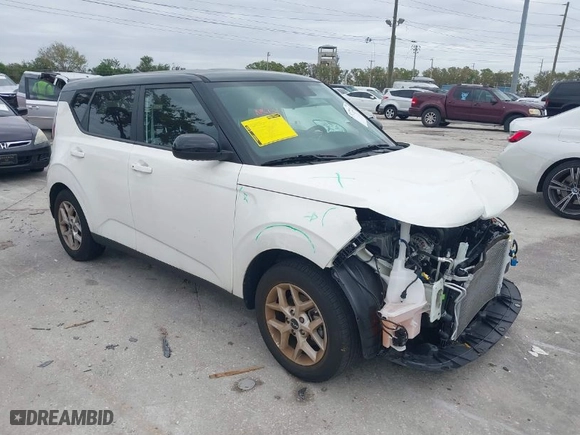 2024 Kia Soul LX with VIN KNDJ23AU6R7227747, listed as a IAAI auction lot 41727375 with 16,409 mi miles. Bid and sale history available at carsss.com. Image 1.
