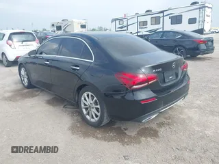 2021 Mercedes-Benz A 220 z VIN W1K3G4EB5MJ285990, wystawiony jako IAAI lot #41924555 z przebiegiem 45 187 mil mil oraz . Historia ofert i sprzedaży dostępna na DreamBid. Obrazek 3.