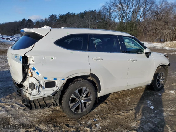 2022 Toyota Highlander XLE with VIN 5TDGZRBH1NS560710, listed as a Copart auction lot 45532235 with 57,781 mi miles and Salvage Title. Bid and sale history available at carsss.com. Image 3.