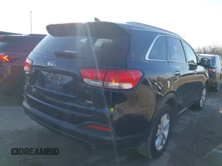2018 Kia Sorento LX z VIN 5XYPG4A39JG385905, wystawiony jako IAAI lot #40936433 z przebiegiem 116 080 mil mil oraz . Historia ofert i sprzedaży dostępna na DreamBid. Obrazek 4.