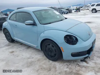 2012 Volkswagen Beetle 2.5L PZEV with VIN 3VWJP7AT7CM605780, listed as a IAAI auction lot 41142616 with 177,768 mi miles. Bid and sale history available at carsss.com. Image 1.