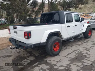 2021 Jeep Gladiator Willys with VIN 1C6HJTAG1ML572638, listed as a IAAI auction lot 42065562 with 43,040 mi miles and . Bid and sale history available at DreamBid. Image 4.