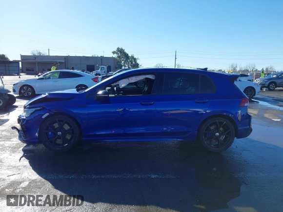 2023 Volkswagen Golf 20th Anniversary Edition z VIN WVWBB7CDXPW213586, wystawiony jako IAAI lot #41516848 z przebiegiem 27 896 mil mil oraz . Historia ofert i sprzedaży dostępna na DreamBid. Obrazek 14.