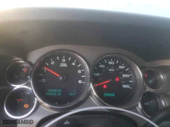 2010 Chevrolet Silverado 1500 LT with VIN 3GCRKSE38AG273099, listed as a Copart auction lot 82939803 with 220,293 mi miles and Salvage Title. Bid and sale history available at carsss.com. Image 9.