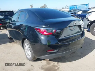 2016 Scion iA z VIN 3MYDLBZV4GY140248, wystawiony jako IAAI lot #42282531 z przebiegiem 72 644 mil mil oraz . Historia ofert i sprzedaży dostępna na DreamBid. Obrazek 3.