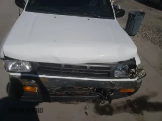 1996 Nissan Pathfinder XE z VIN JN8AR05Y6TW021708, wystawiony jako Copart lot #72991034 z przebiegiem 186 576 mil mil oraz Szkoda całkowita • Salvage title. Historia ofert i sprzedaży dostępna na DreamBid. Obrazek 13.