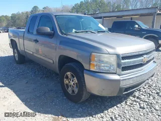 2008 Chevrolet Silverado 1500 LT w/1LT with VIN 2GCEC19C781230022, listed as a IAAI auction lot 41640480 with 323,699 mi miles. Bid and sale history available at carsss.com. Image 1.