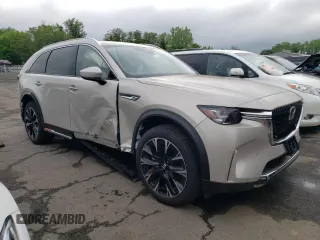 2025 Mazda CX-90 Premium Plus z VIN JM3KKEHA4S1208142, wystawiony jako Copart lot #56283165 z przebiegiem 1581 mil mil oraz Szkody całkowita. Historia ofert i sprzedaży dostępna na DreamBid. Obrazek 4.