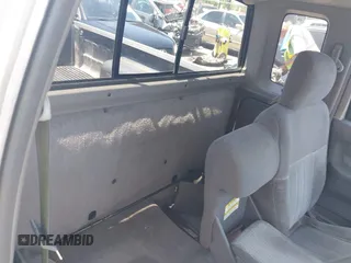 2000 Nissan Frontier XE z VIN 1N6DD26S9YC363236, wystawiony jako IAAI lot #42343821 z przebiegiem 187 720 mil mil oraz . Historia ofert i sprzedaży dostępna na DreamBid. Obrazek 8.