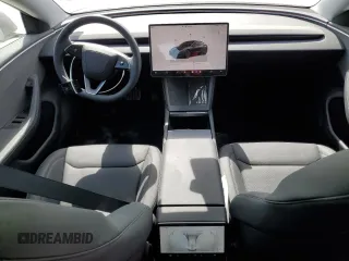 2025 Tesla Model 3 Long Range z VIN 5YJ3E1EA3SF974534, wystawiony jako Copart lot #53025525 z przebiegiem 228 mil mil oraz Szkoda całkowita • Salvage title. Historia ofert i sprzedaży dostępna na DreamBid. Obrazek 8.