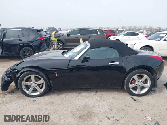 2007 Pontiac Solstice z VIN 1G2MB35B87Y135895, wystawiony jako IAAI lot #41733986 z przebiegiem 50 109 mil mil oraz . Historia ofert i sprzedaży dostępna na DreamBid. Obrazek 14.