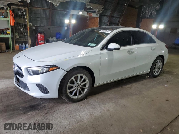2019 Mercedes-Benz A 220 z VIN WDD3G4FBXKW028712, wystawiony jako Copart lot #59023105 z przebiegiem 95 881 mil mil oraz Szkoda całkowita • Salvage title. Historia ofert i sprzedaży dostępna na DreamBid. Obrazek 1.