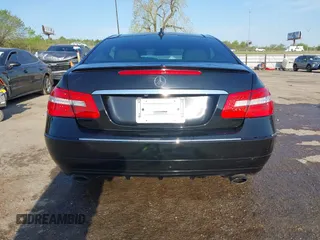 2011 Mercedes-Benz E-Class E 350 with VIN WDDKJ5GB0BF097376, listed as a IAAI auction lot 42050801 with 123,088 mi miles. Bid and sale history available at carsss.com. Image 16.