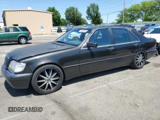 1997 Mercedes-Benz S 320/430/500 z VIN WDBGA51G9VA363272, wystawiony jako Copart lot #56468085 z przebiegiem 153 951 mil mil oraz Tytuł czysty. Historia ofert i sprzedaży dostępna na DreamBid. Obrazek 1.